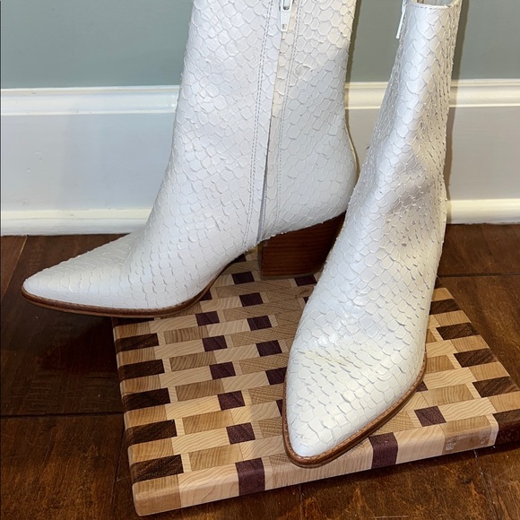 Matisse White Snake Skin Leather Ankle Boots Sz 8.5 - Picture 4 of 8